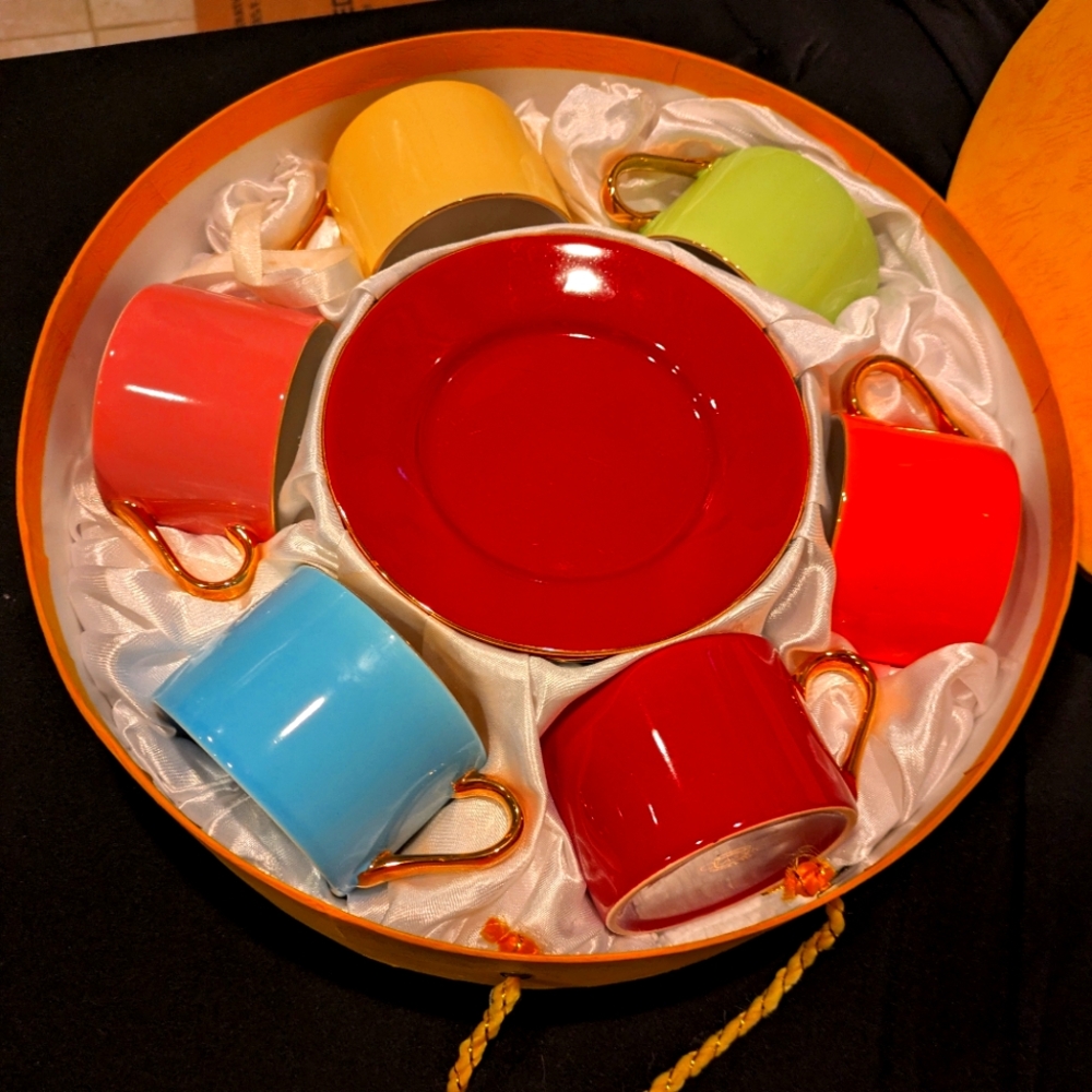 Vintage coffee cup set beautiful!